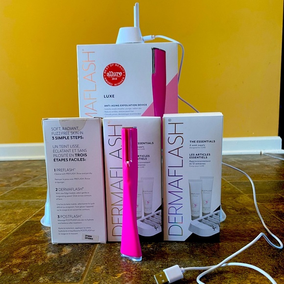 Dermaflash Anti-aging exfoliation device and 3 4 week supply replacements